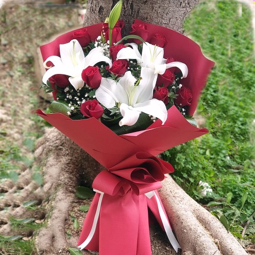 15 Red Rose Bouquet & Casablanka